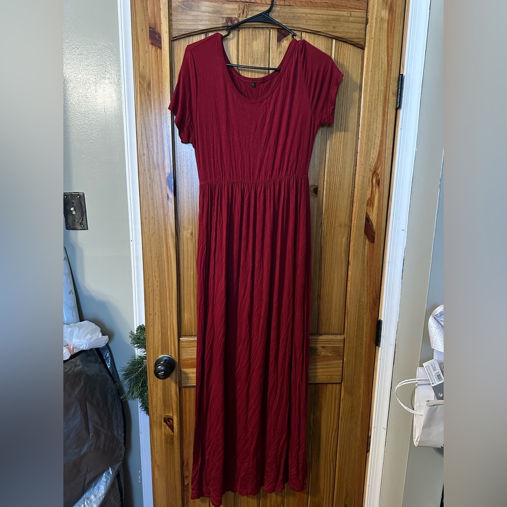Elegant Burgundy Maxi Dress